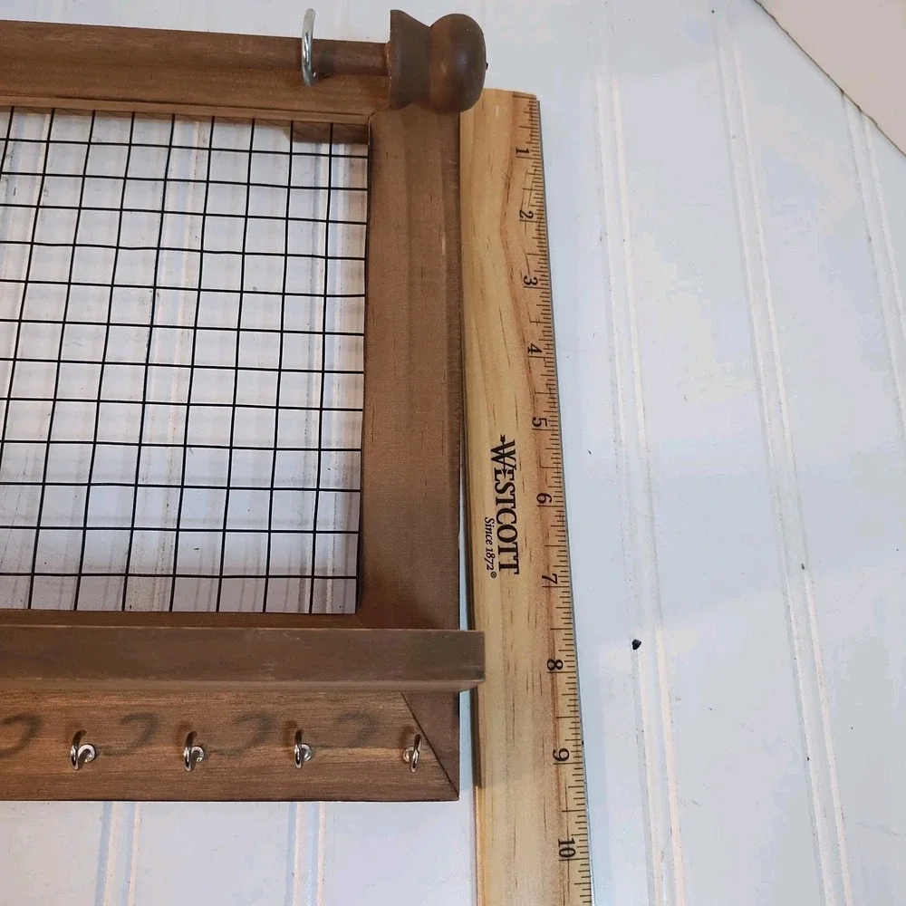 SoCal Buttercup Wooden Wall Mounted Jewelry Organizer Mesh Wire Hooks Rustic